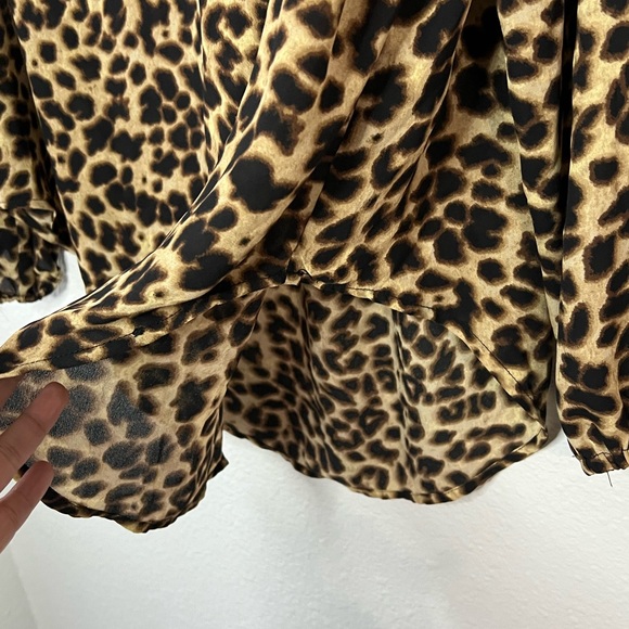 Torrid Leopard Print Georgette Keyhole Blouse Size 00 - Picture 7 of 9